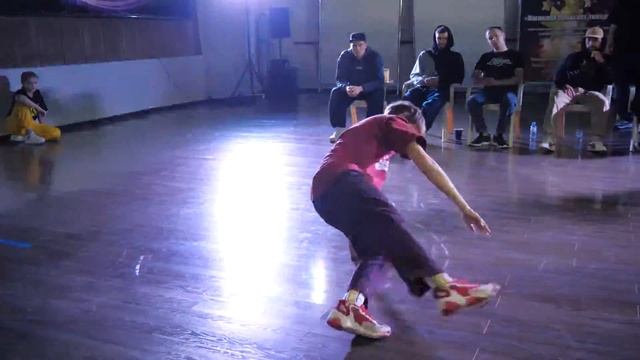 kids pro bboy Rocky vs RED - "ALL OPTION" break dance battle смотреть онлайн