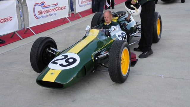 Lotus 25 at Silverstone Classic 2011 смотреть онлайн