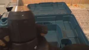 Краткий обзор аккумуляторной ударной дрели-шуруповерта Makita HP 330 DWE