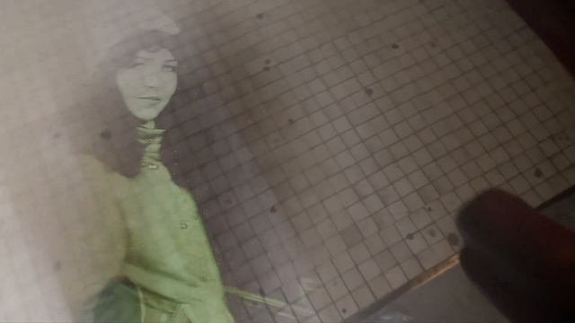 НАПОМНЯТ СТАРЫЕ ДВОРЫ смотреть онлайн