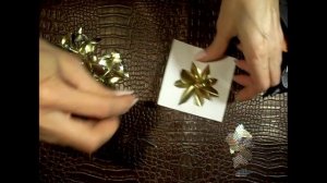 Удивительные цветы из блестящей подложки  из под конфет