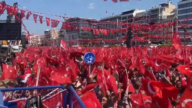 Демонстрации в поддержку лидера турецкой оппозиции и действующего президента Турции