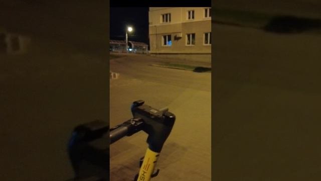 Как бесплатно зарядить телефон от прокатного самоката практически в любой части города, очень удобно
