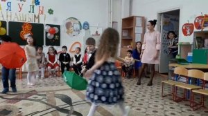 Утренник в детском саду "8 Марта" Танец "Упала шляпа" песня "Солнечный круг