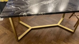 Стол с мраморной столешницей. Натуральный камень в интерьере. Стильные столы из натурального мрамора