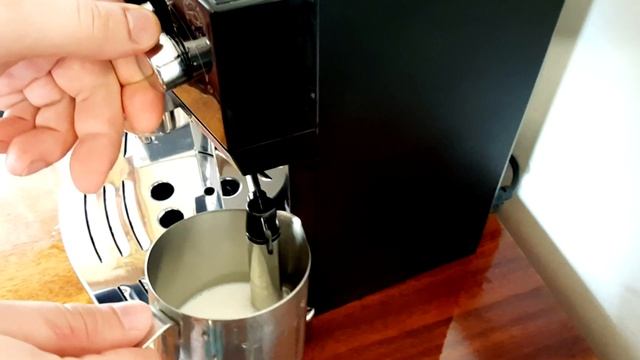 Эспрессо кофеварка Delonghi EC 820 - Espresso & Latte (Эспрессо и латте) + Эксперт смотреть онлайн