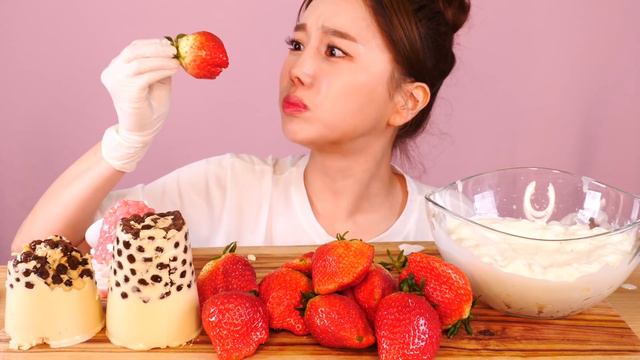 [Mukbang] 쫀득쫀득 버블젤리 + 대왕 딸기 🍓 Bubble Jelly+ Giant Strawberries ASMR Eatingsound eatingshow Ssoyoung