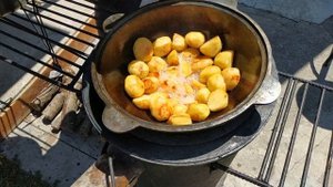 Бараньи ребра с картошкой в казане