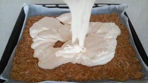 ?НЕЖНЫЙ  БИСКВИТНЫЙ РУЛЕТ С ? ЯБЛОКАМИ. Самый простой в приготовлении.