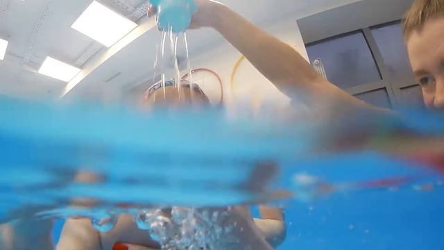 Грудничковое плавание в Москве | Аквакласс Королёва #01 смотреть онлайн