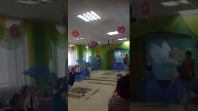 Танец с крыльями на 8 Марта.