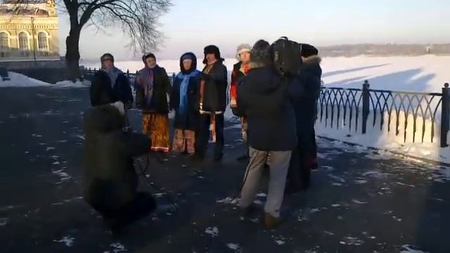 Рыбинск. Частушки под гармонь над Волгой-рекой.