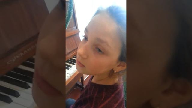 Музична школа. Я граю на фортепіано. Моя подруга на скрипці