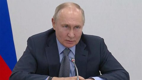 Владимир Путин провел совещание, посвященное развитию Петербурга и Ленинградской области
