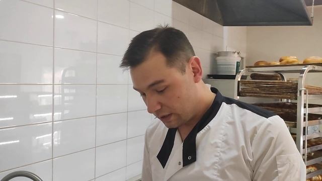 ОБЗОР ВИТРИНЫ. Как оно на самом деле. #пицца #самса #жульен #сочники #2023 #печенье #шарлотка #pizz смотреть онлайн