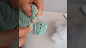 Мастер класс по вязанию Змеи из плюшевой пряжи.