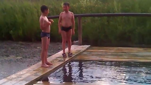 Купаемся на ключике|Холодная вода смотреть онлайн