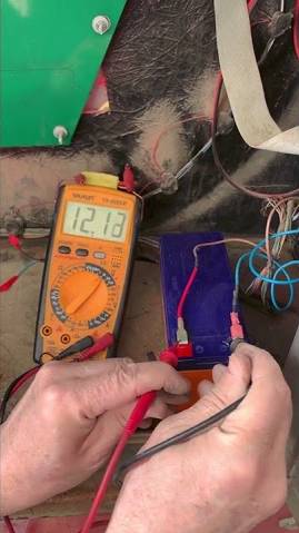 Установка аккумулятора на силомер Rocky Boxer