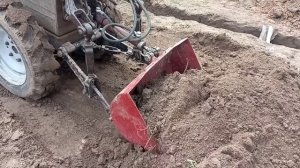 Самодельный трактор с ковшом на задней навеске