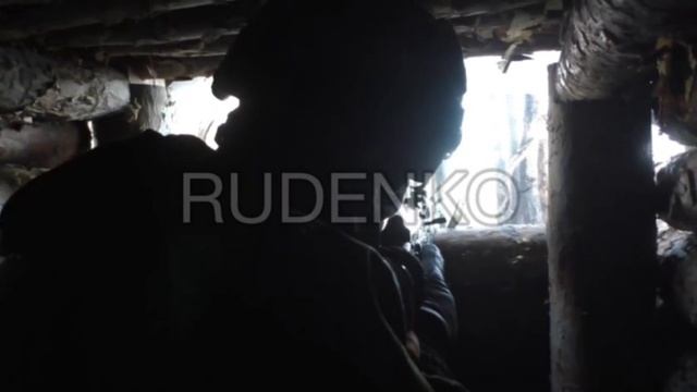 Бойцы 2-го армейского корпуса ЛНР обустроили свои окопы под Сватово для ведения обороны. смотреть онлайн