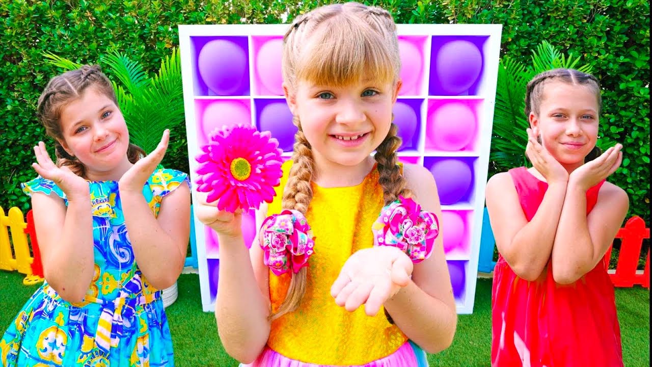 Диана играет с подругами