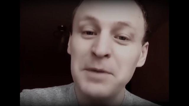 Стихи "Запомни Девочка" читает  Алексей Денисов