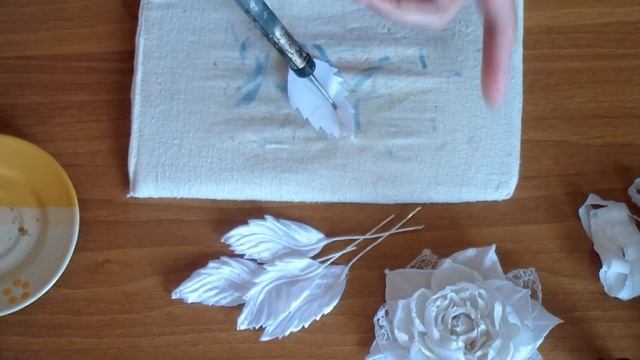 Белые шелковые розы к шляпе. Часть 2 смотреть онлайн