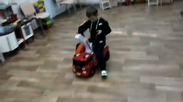 Филя катается на пожарной машине! смотреть онлайн