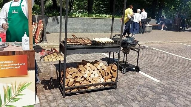 Хотдоги на улицах Москвы нужно пробовать (3)