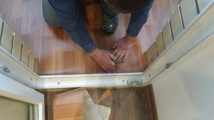 Укладываю линолеум на лоджии. Часть 2 укладка и прирезка по размеру.