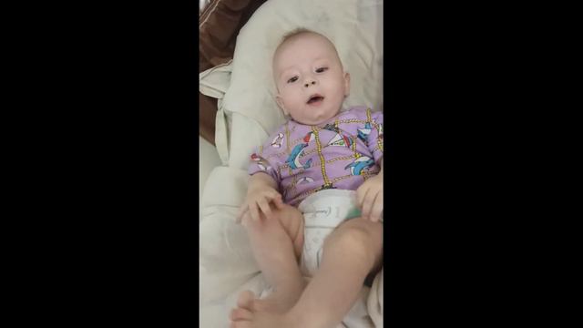 Беседа на кухне / Talking about a baby in the kitchen смотреть онлайн