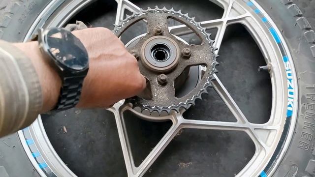 Suzuki GS 150 Chain driver set change very easy at home @kashifsuzukicentre 