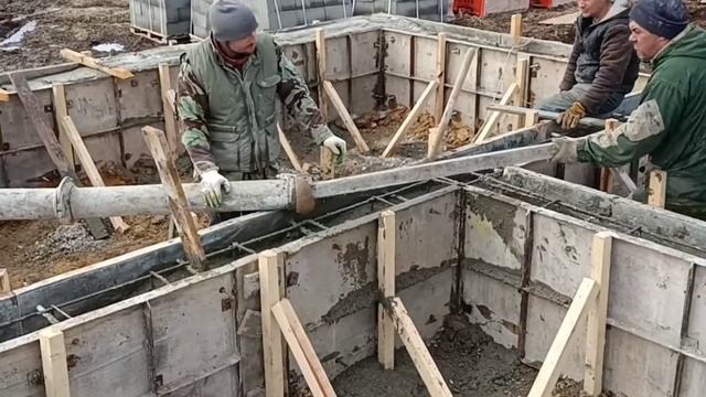 СТАЦИОНАРНЫЙ БЕТОНОНАСОС В ОРЛЕ. КАК ПОСТРОИТЬ ДОМ НА БОЛОТЕ....