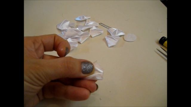 Канзаши,Атласная лента."Роза на шпильке" Украшение для волос смотреть онлайн