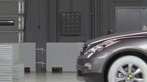 2008 Infiniti EX35 moderate overlap IIHS crash test