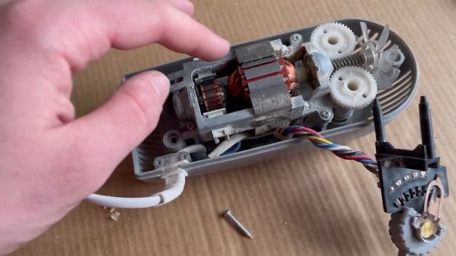 РАЗБОРКА БЫТОВОЙ ТЕХНИКИ. СТАРЫЙ МИКСЕР смотреть онлайн