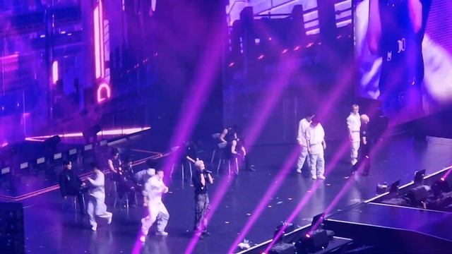 ATEEZ - CYBERPUNK {THE FELLOWSHIP BREAK THE WALL CONCERT IN PARIS 08 03 2023} смотреть онлайн