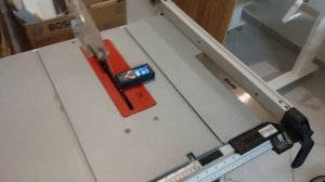 Bosch GTS 254 - Guia é firme e corta no esquadro? Pergunta do nosso assinante