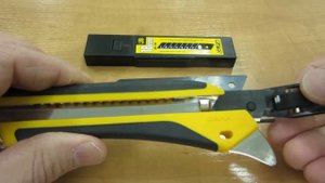 Replacing OLFA blade