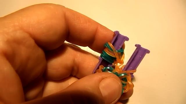 Как сплести КРУЖЕВНОЙ браслет из резинок без станка на рогатке смотреть онлайн