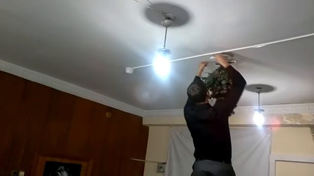 Монтаж новогодней ёлки в ДИТ - 13.12.2013 смотреть онлайн