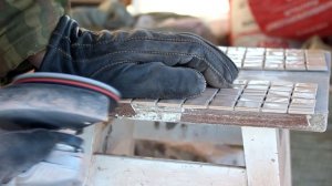 Резка наружных углов мозаики по 45 градусов. Заусовка.