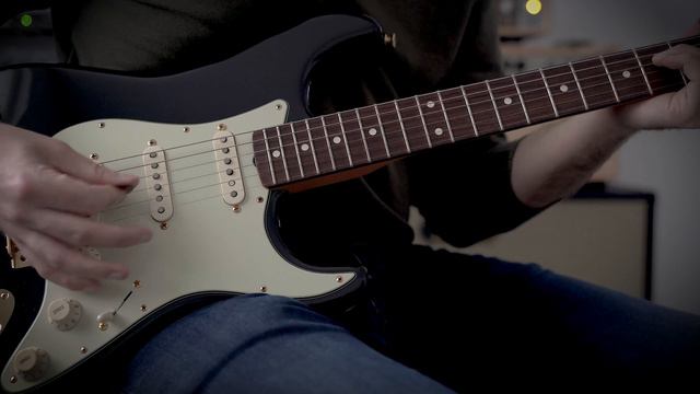 John Mayer Fender BLK1 Strat Shootout! Part 1 - John Cruz Masterbuilt vs NOS (and a Silver Sky?!) смотреть онлайн