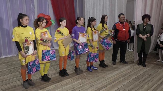 10.03.22 Глава района поздравляет Есинских футболисток смотреть онлайн