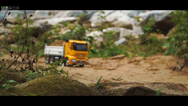 RC Truck! Mercedes Benz Arocs 4151 8x8 Kipper/ Off Road/ Truck action!