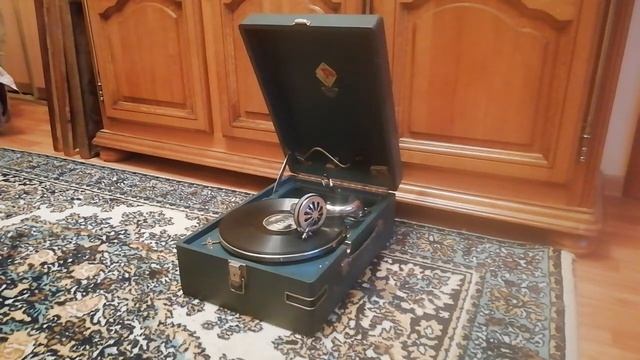 "Южное танго" играет патефон. смотреть онлайн