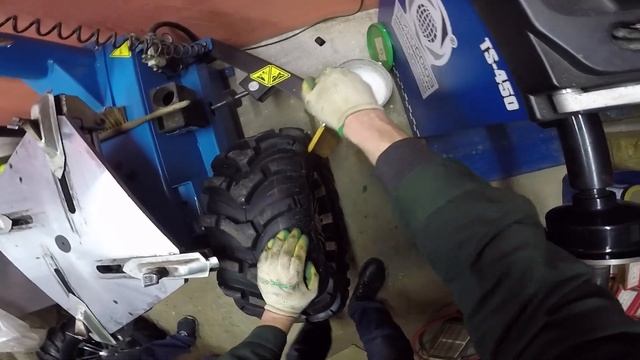 Шиномонтаж квадроцикла, меняем Ancla на Wild Thang 28 на CFmoto X8. смотреть онлайн