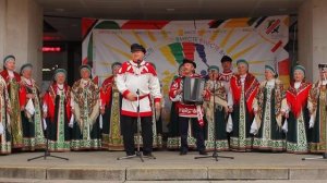 "Выйду На Улицу"  - исполняет  Народный коллектив "Хор русской песни "Подмосковье"   2009 год.