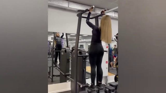 Подтягивания узким хватом в гравитроне смотреть онлайн