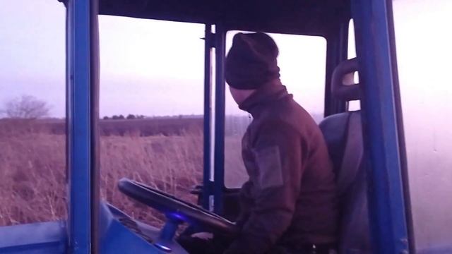 Засосало в болото. Повна жесть, мало не оставили трактор смотреть онлайн